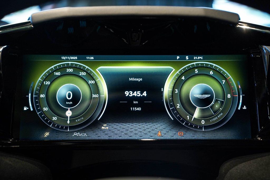 Aston Martin V8 Vantage 2025