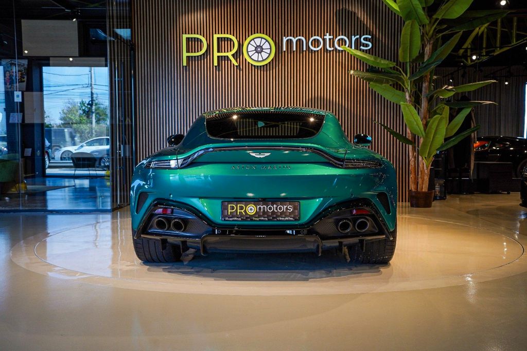 Aston Martin V8 Vantage 2025