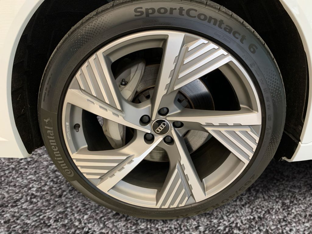 Audi e-tron 2022