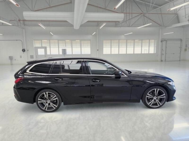 BMW 318 2023