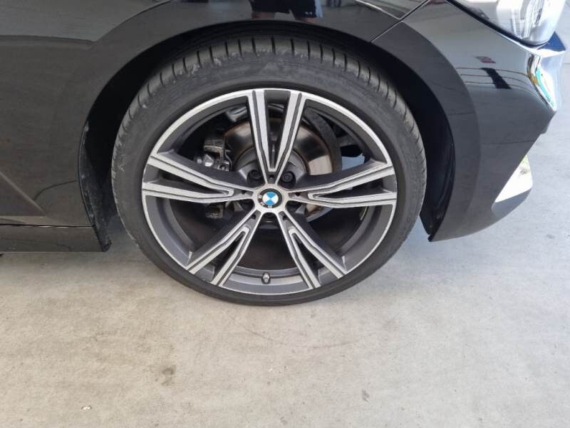 BMW 318 2023