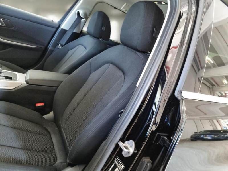 BMW 318 2023