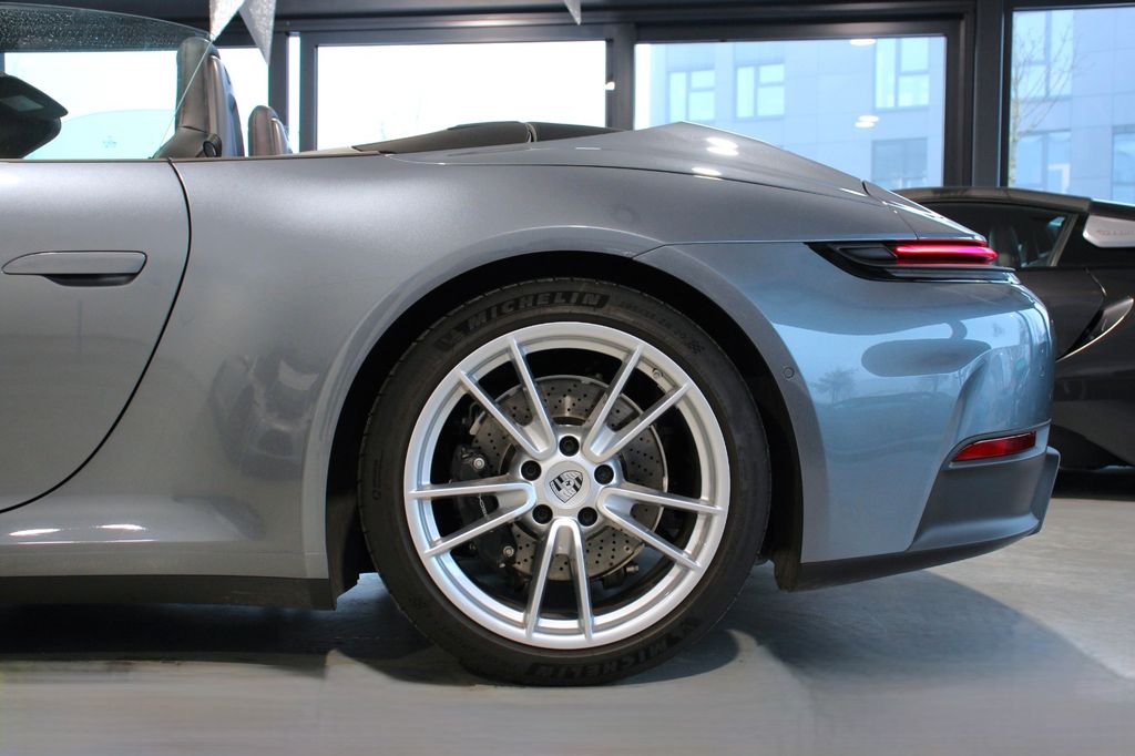 Porsche 992 2025