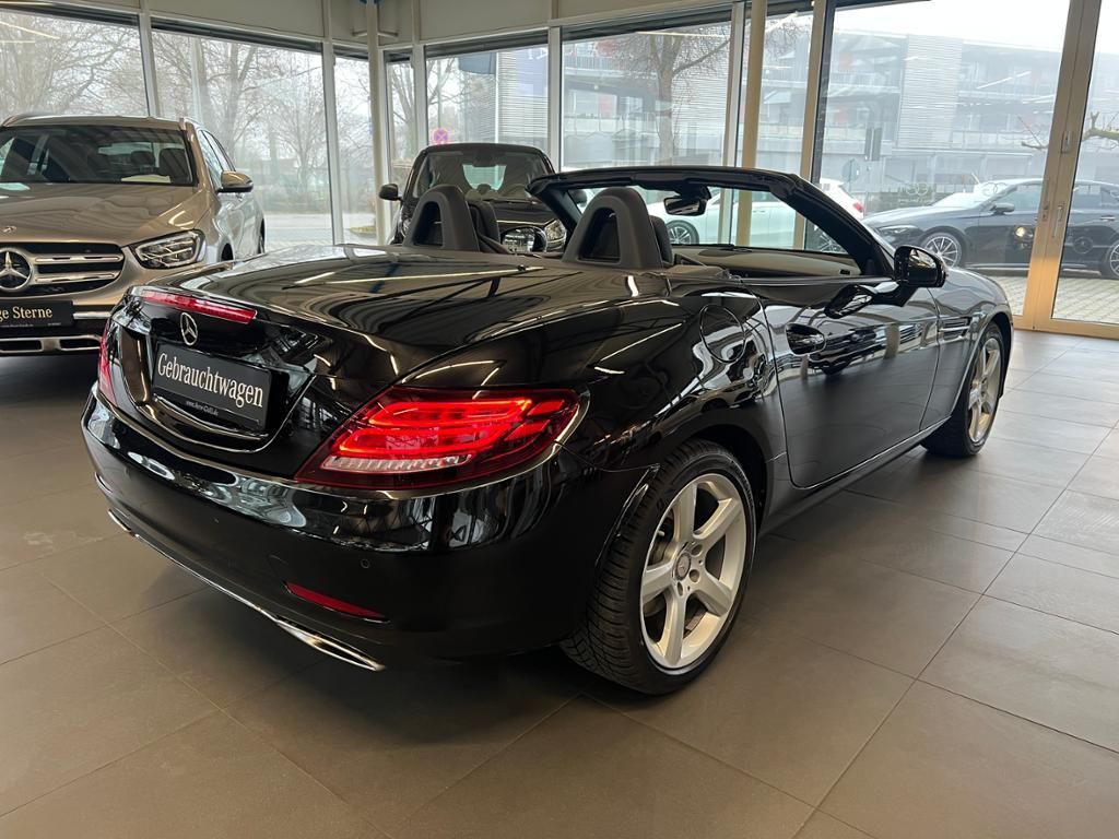 Mercedes-Benz SLC 200 2016