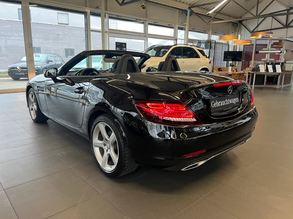 Mercedes-Benz SLC 200 2016