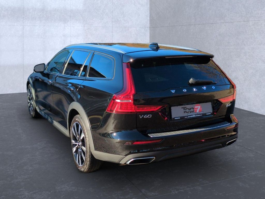 Volvo V60 Cross Country 2021