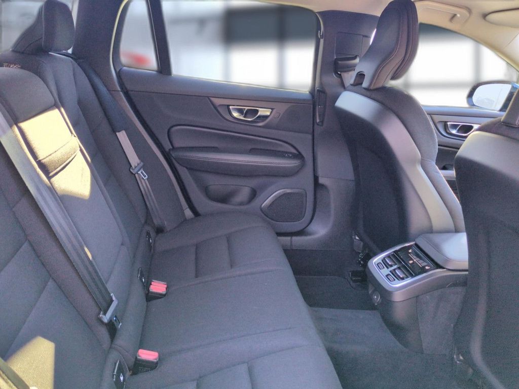 Volvo V60 Cross Country 2021