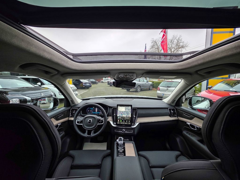 Volvo XC90 2025