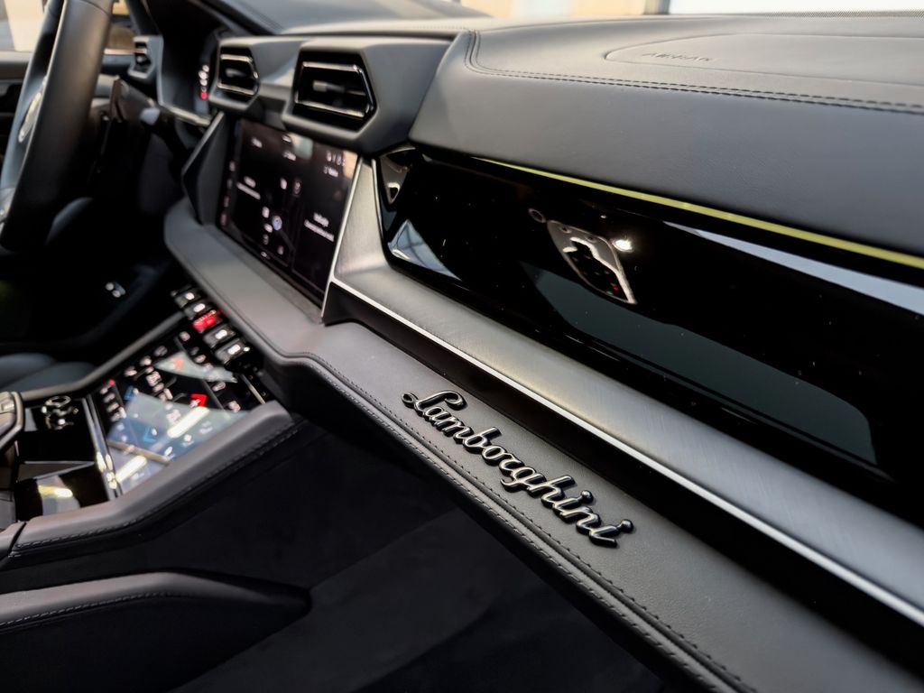 Lamborghini Urus 2025