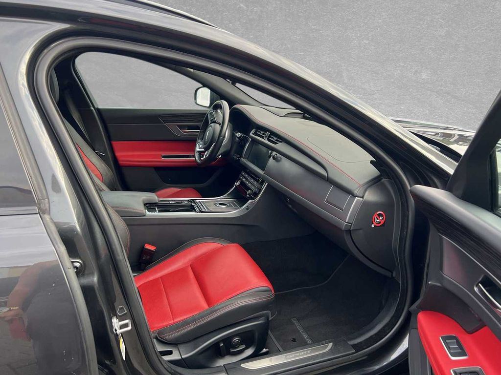Jaguar XF 2018