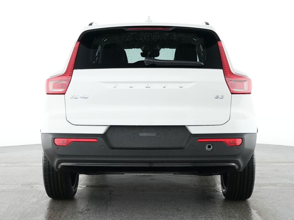 Volvo XC40 2025