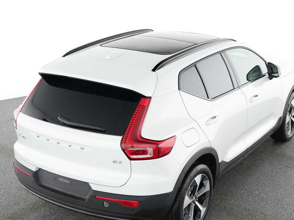 Volvo XC40 2025