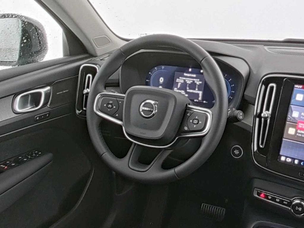 Volvo XC40 2025