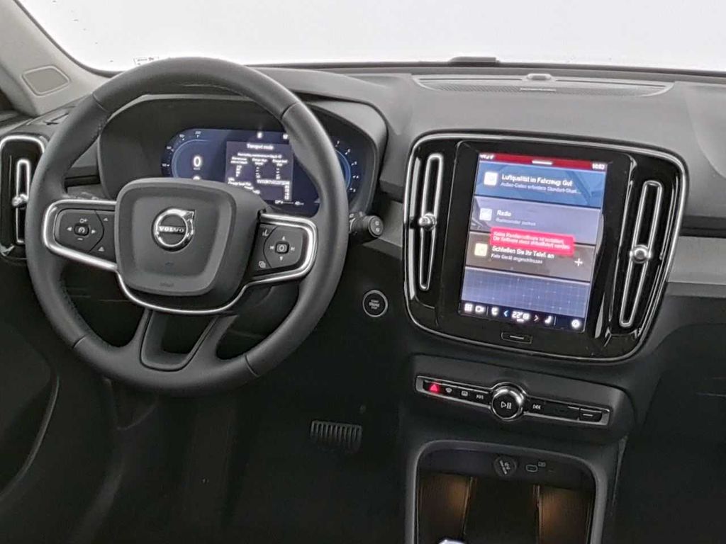 Volvo XC40 2025