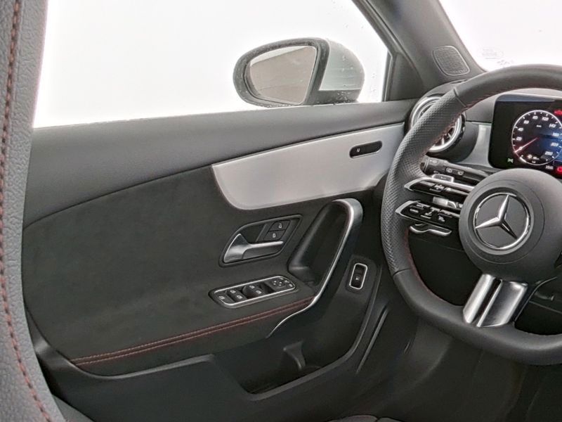 Mercedes-Benz A 250 2025