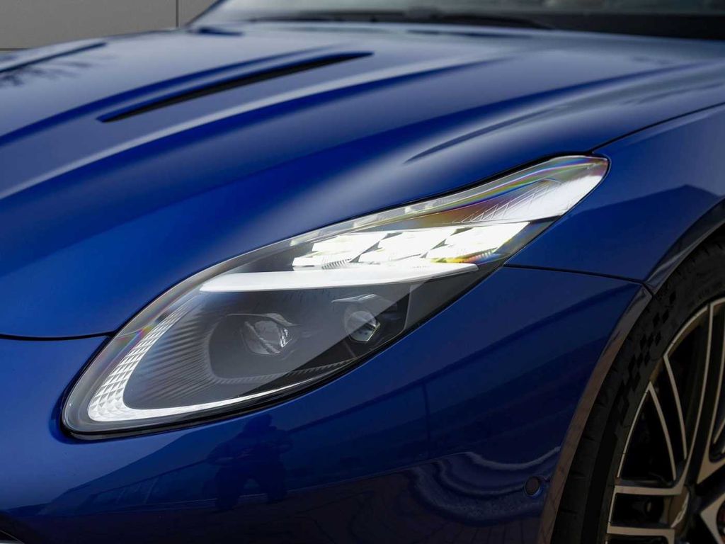 Aston Martin DB12 2024