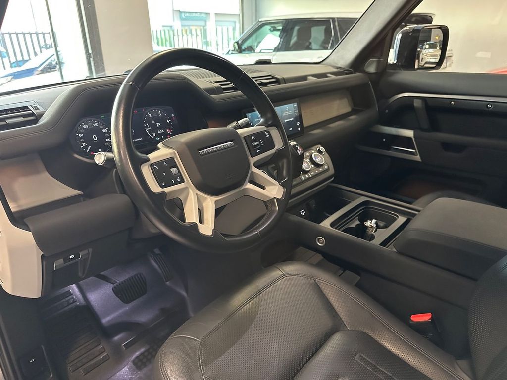 Land Rover Defender 2021