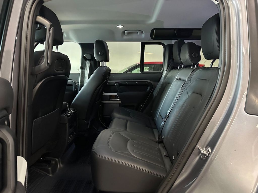 Land Rover Defender 2021