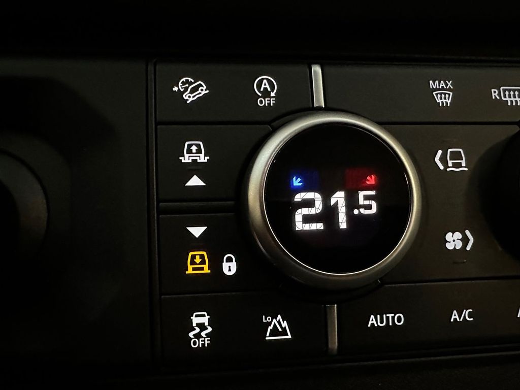 Land Rover Defender 2021