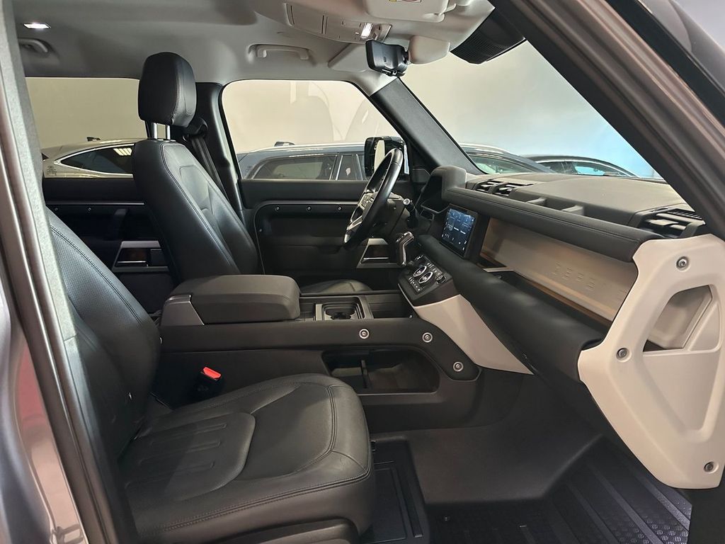 Land Rover Defender 2021