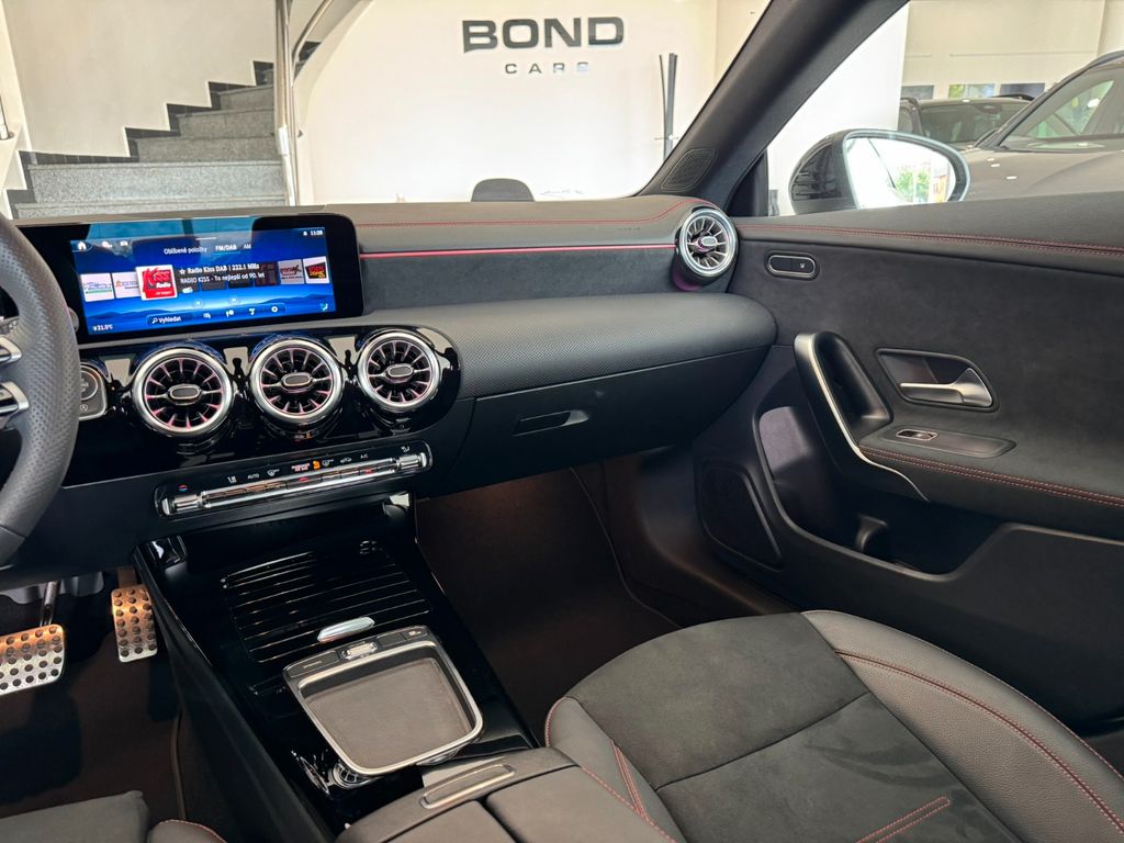 Mercedes-Benz CLA 200 2024