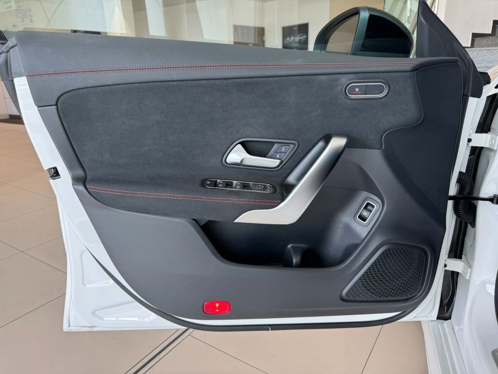 Mercedes-Benz CLA 200 2024