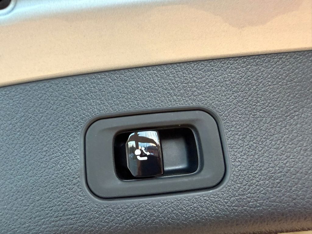 Mercedes-Benz GLC 300 2025