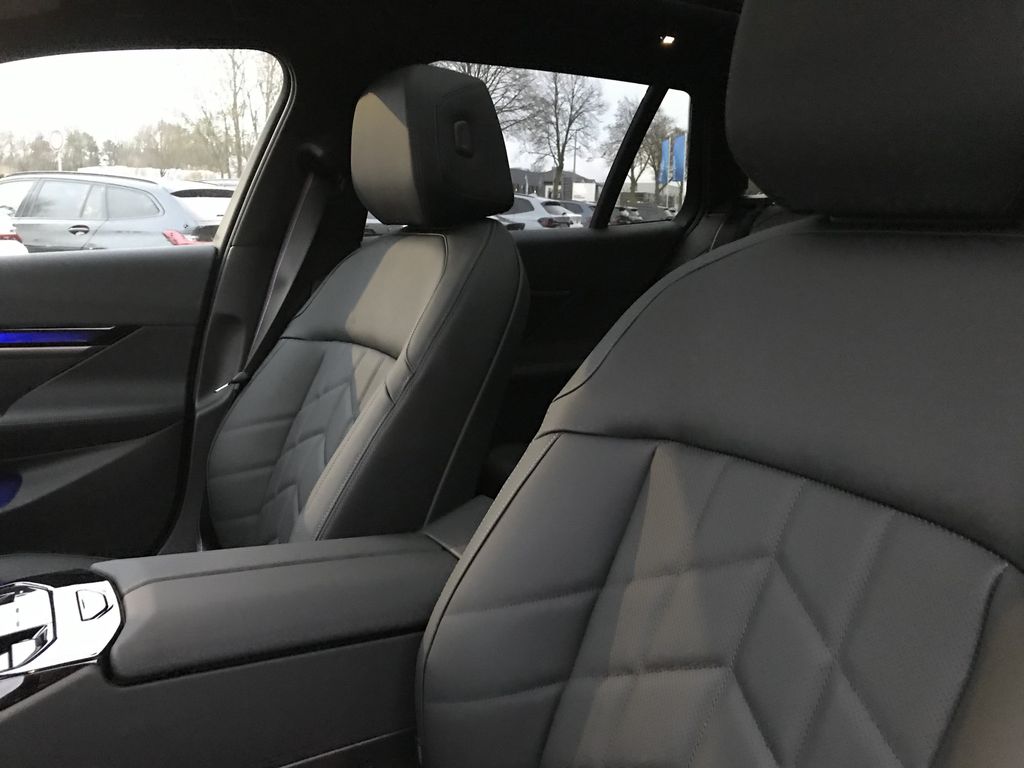 BMW i5 2025