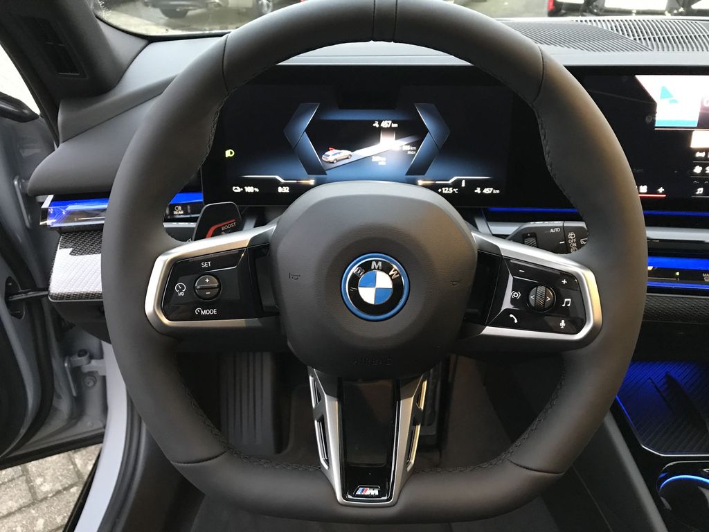 BMW i5 2025