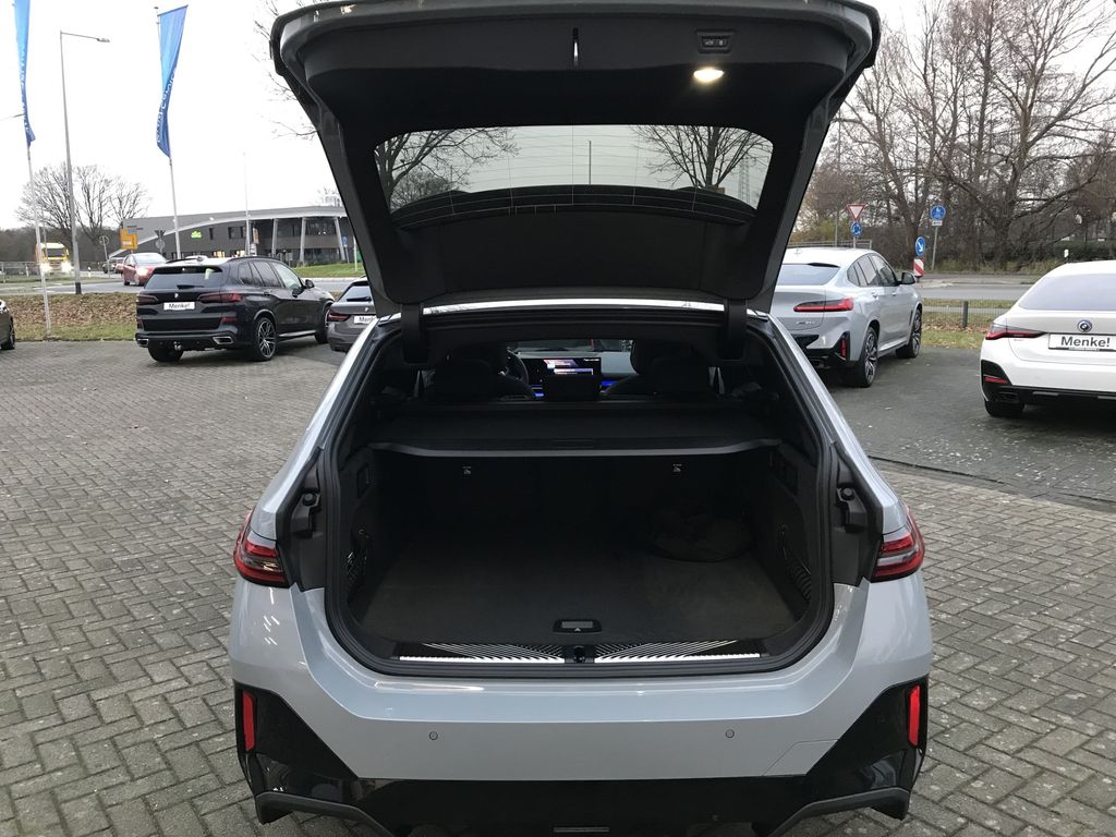 BMW i5 2025