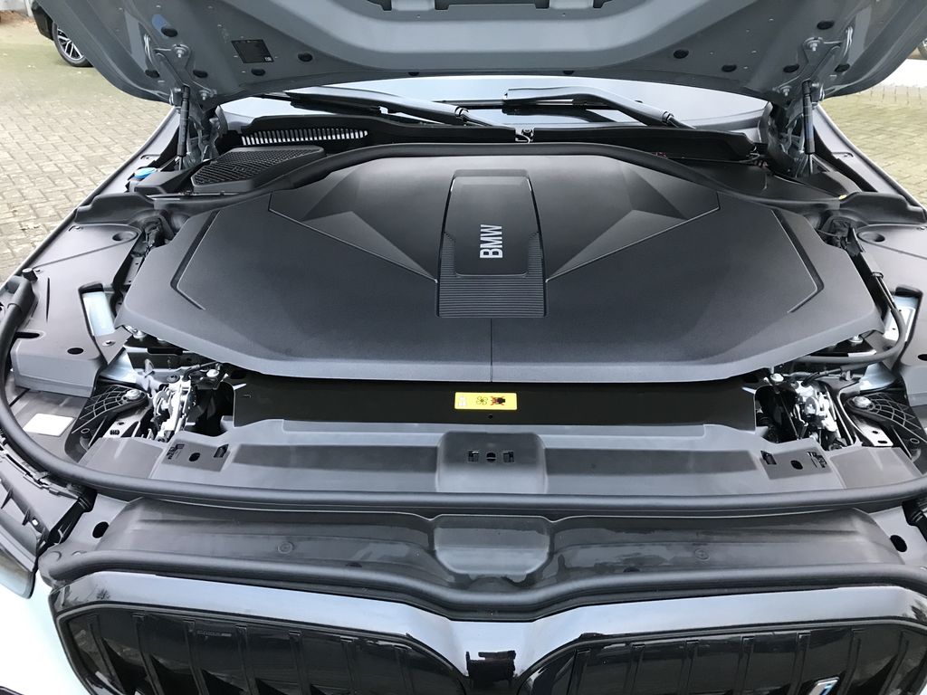 BMW i5 2025
