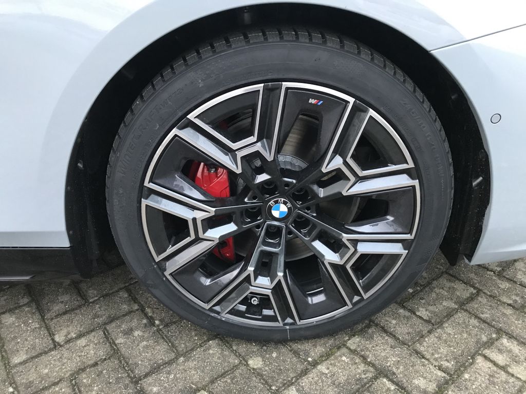 BMW i5 2025