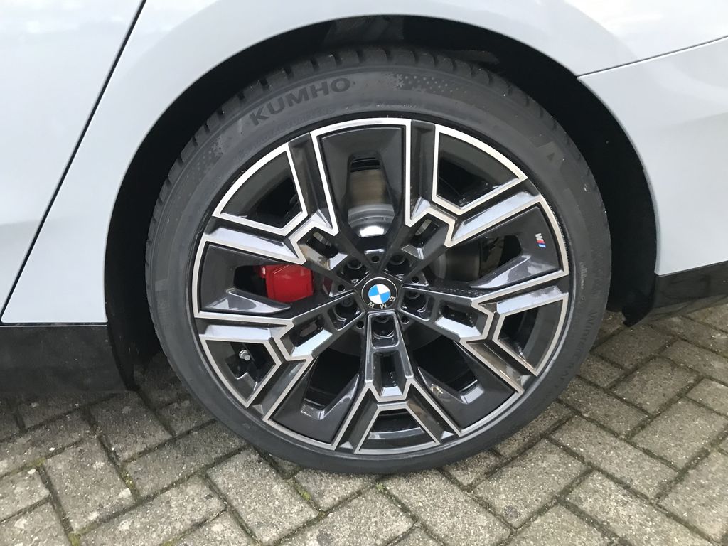 BMW i5 2025