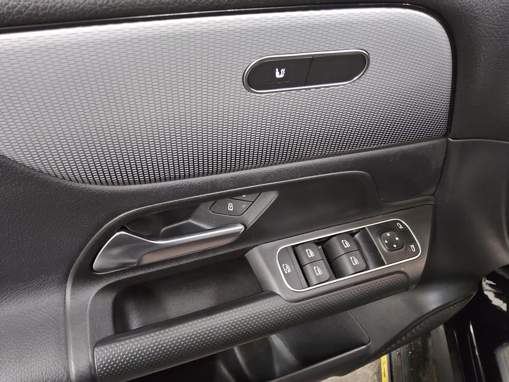 Mercedes-Benz GLB 200 2022