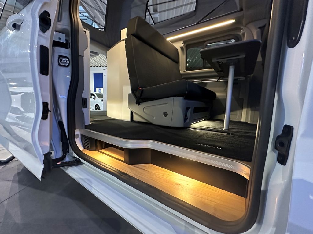 Ford Tourneo Custom 2025