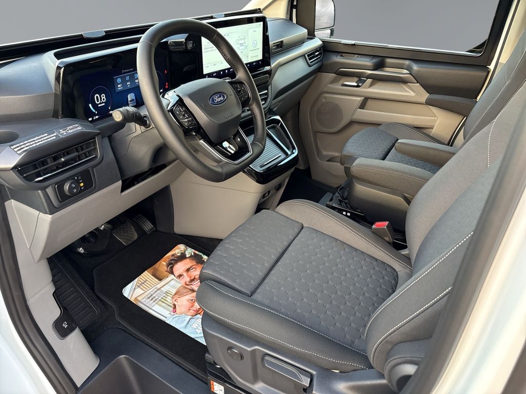 Ford Tourneo Custom 2025