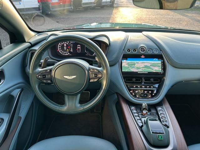 Aston Martin DBX 2022