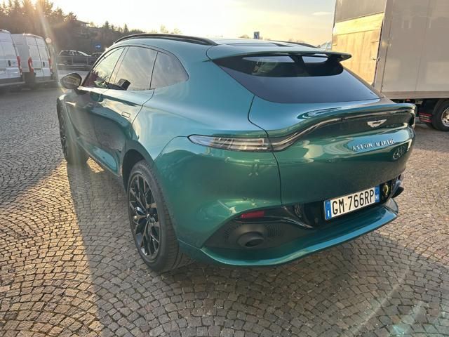 Aston Martin DBX 2022