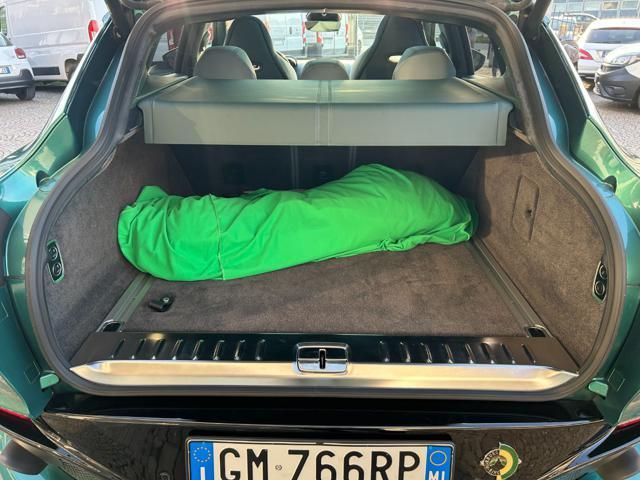 Aston Martin DBX 2022