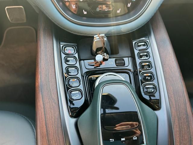 Aston Martin DBX 2022