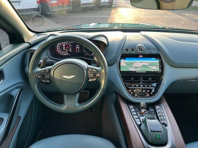 Aston Martin DBX 2022