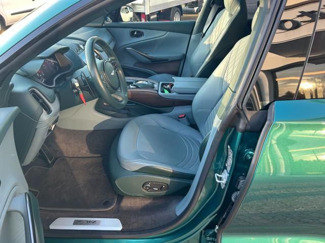 Aston Martin DBX 2022