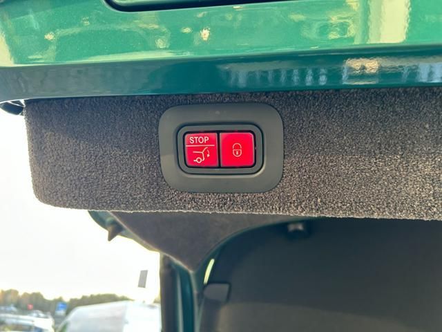 Aston Martin DBX 2022