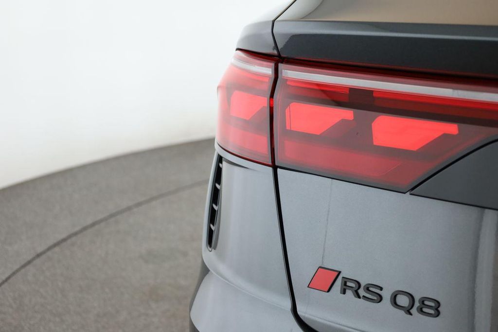 Audi RSQ8 2025