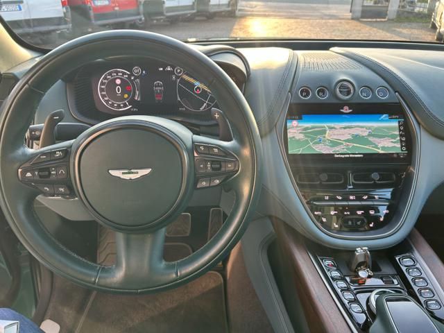 Aston Martin DBX 2022