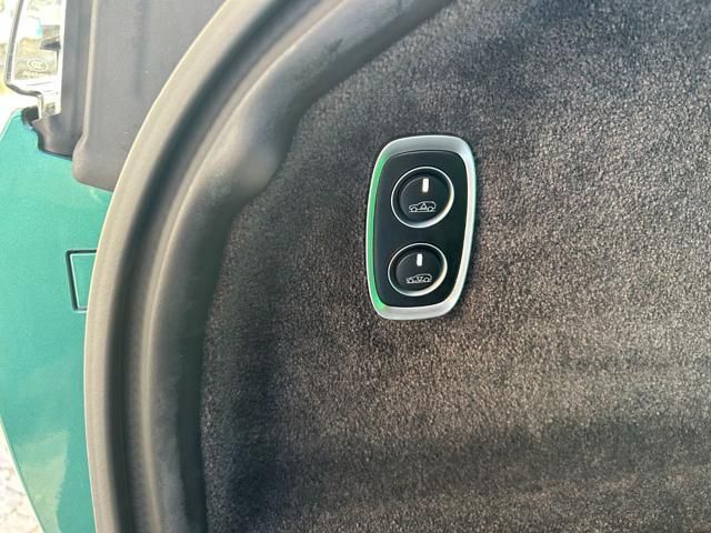 Aston Martin DBX 2022