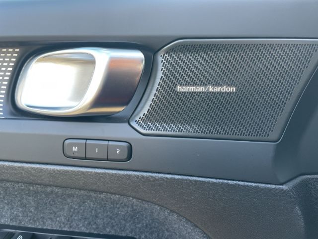 Volvo XC40 2025