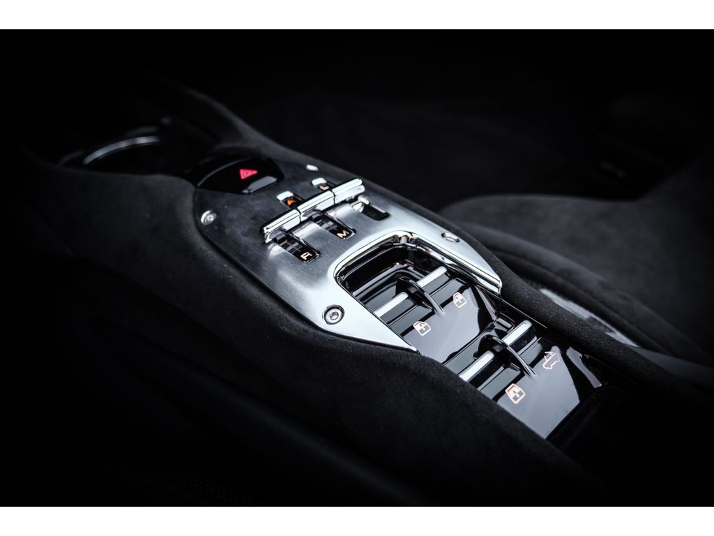 Ferrari 296 GTS 2025