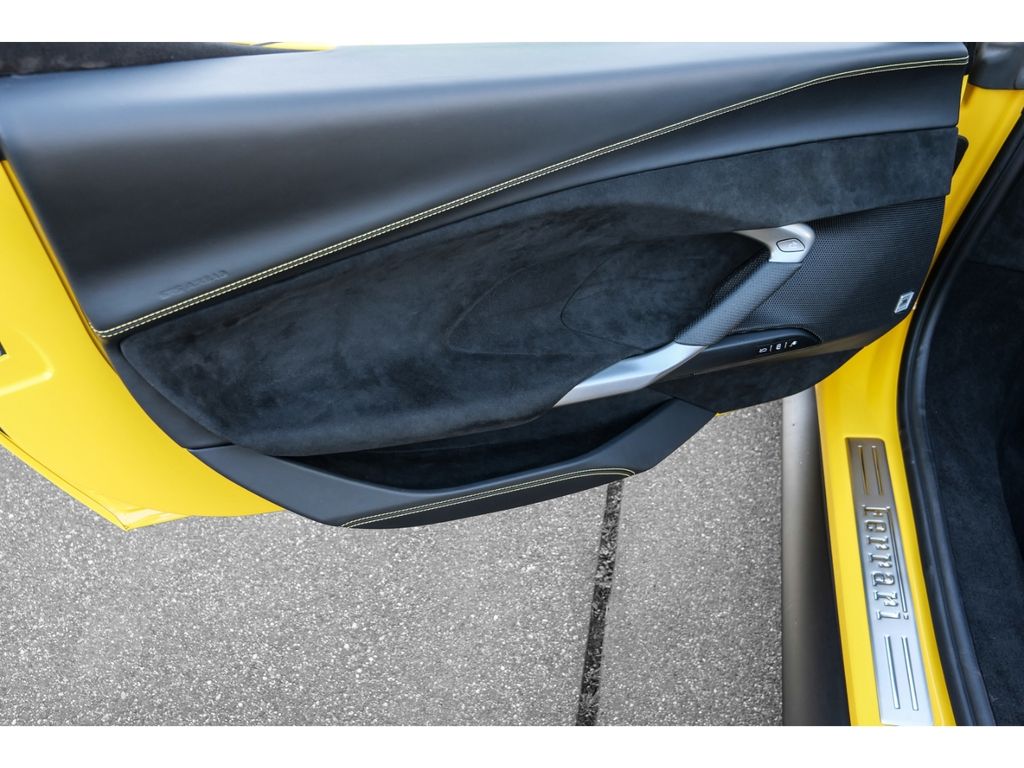 Ferrari 296 GTS 2025