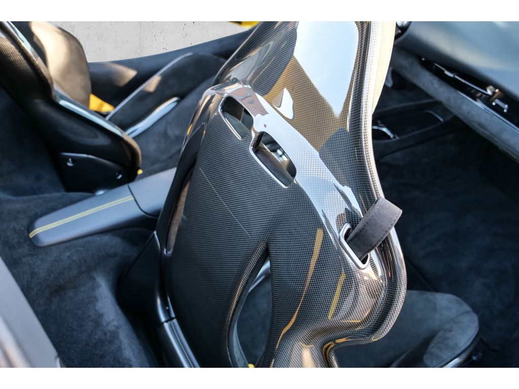 Ferrari 296 GTS 2025